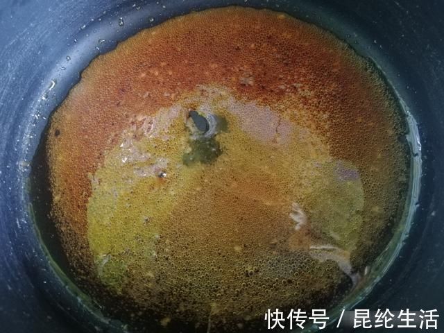 牛奶别直接喝了，加2个鸡蛋，不用烤箱不用打蛋器，出锅抢着吃