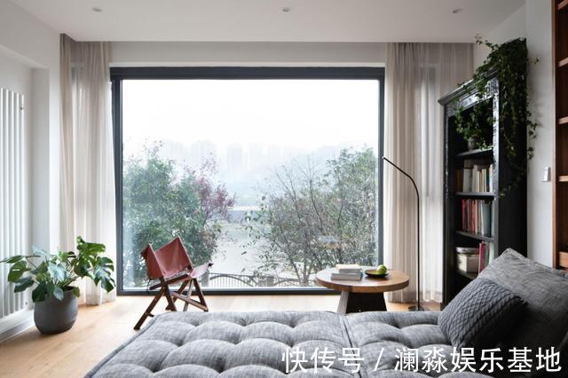 玻璃窗|不设客厅真的很实用?看了她家后,我也想这样装,太温馨了