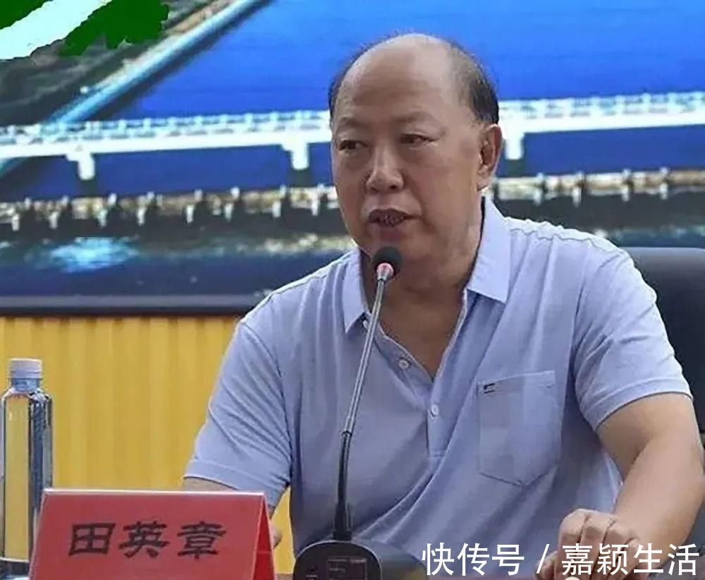 庐山草堂记#田英章的钢笔行书《庐山草堂记》,笔墨清晰,练钢笔字的首选帖