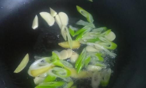 青椒炒鸡蛋很多人第一步就错了，教你几个小技巧，青椒鲜香超下饭