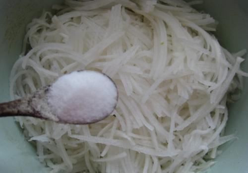 炸萝卜丸子,盐渍还是焯水?多加2样,丸子外酥里嫩,放凉不发硬