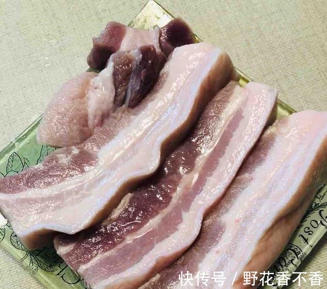 从冰箱拿出的冻肉,千万别加水泡,教你一妙招,吃起来跟鲜肉一样