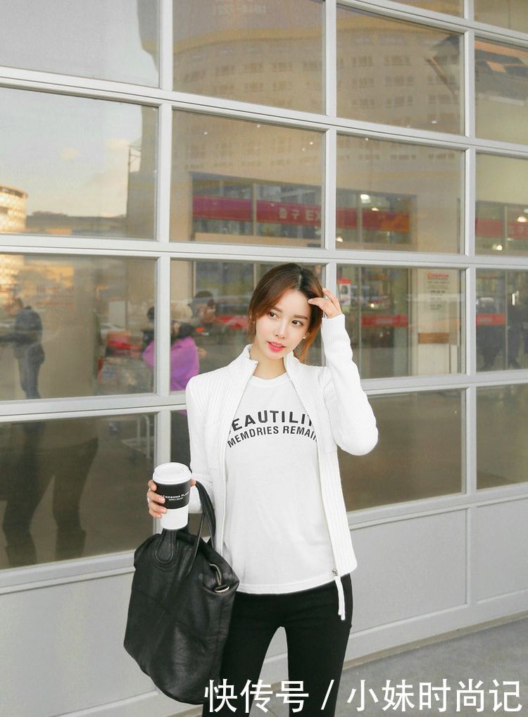 街拍美女: 白色上衣搭配黑色裤子, 打造白黑色CP