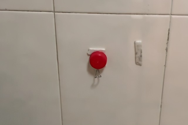 铁丝|塑料瓶盖上穿1根铁丝,解决了困扰大家的难题,做10个都不够用