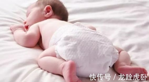 枕头|家有不满一百天的宝宝,家长容易做错4件事却不自知,要自查改正