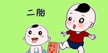 小男孩|心碎现场!弟弟校门口骑士跪迎姐姐却被忽略,家长:姐姐太害羞