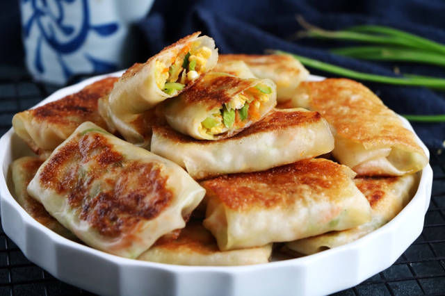 2斤饺子皮,1根西葫芦,不包饺子,做成早餐,我家吃3天没有吃腻