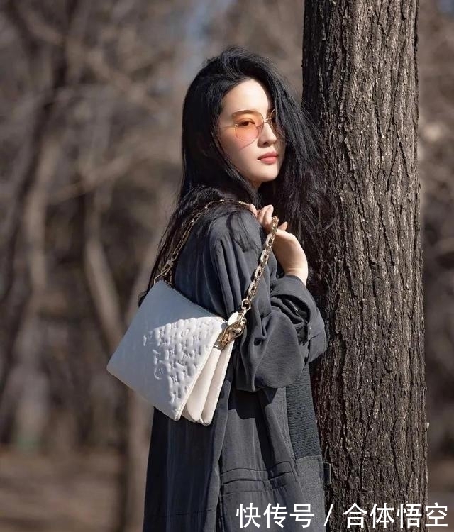 烂大街的包包别背了!2021春夏最流行的是这些