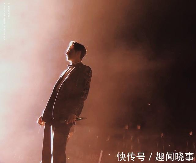 跨年舞台王一博表演新歌,近期圆润不少,评论调侃可爱似发面馒头