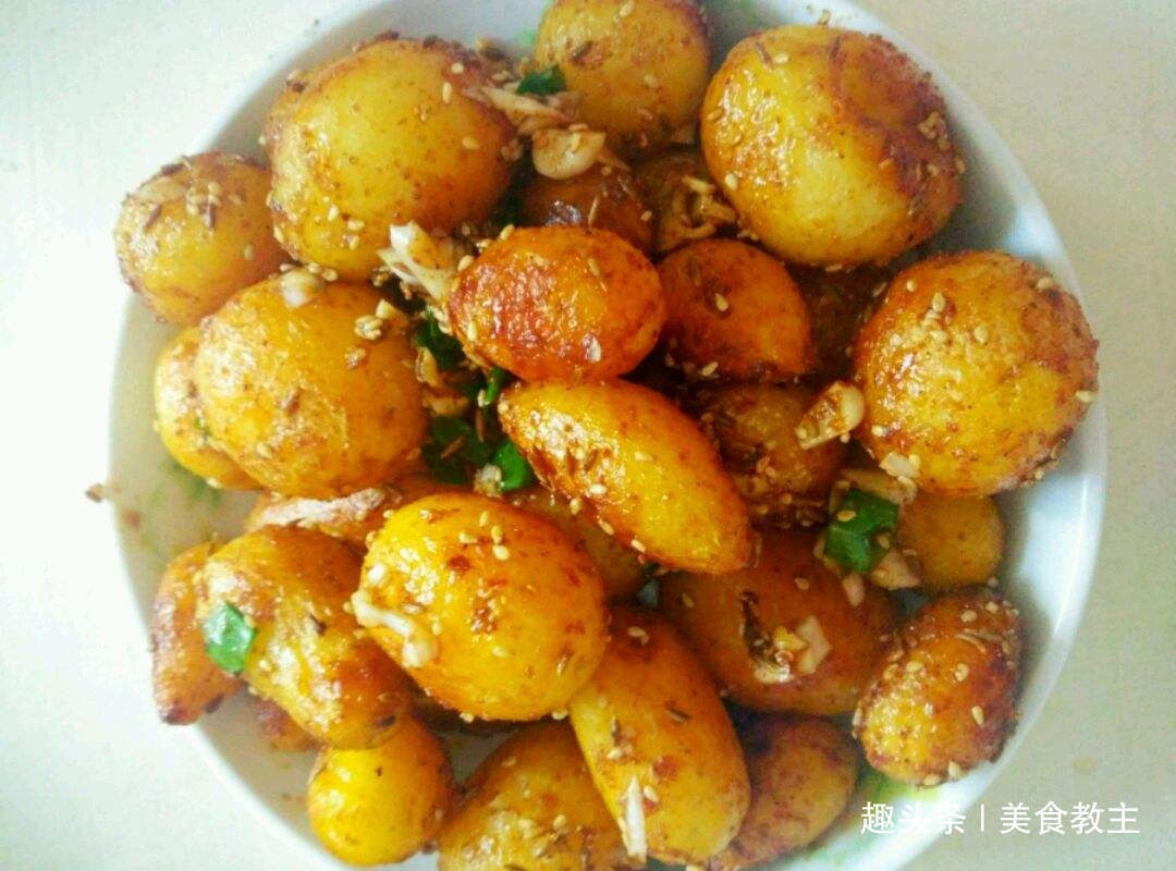 超火的土豆做法,简单一做,香辣美味,外酥里嫩,吃一口就忘不了