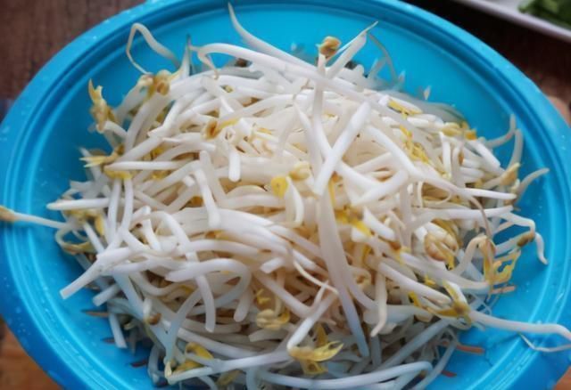 炒豆芽时,牢记“1做1不做”,豆芽不变色不出汤,味道更鲜了