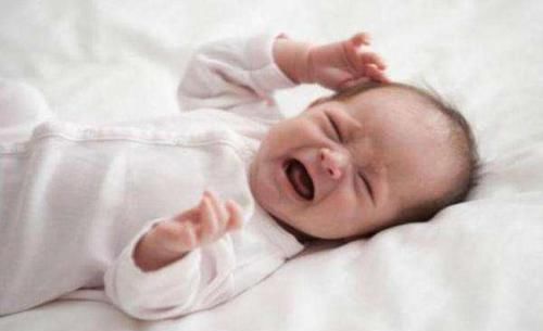 深度睡眠|6个月宝宝硬生生被哄成“脑瘫儿”，医生：奶奶好心，却害了孩子