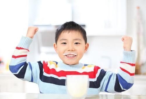 饮食习惯|桌上1道菜“偷走”小孩身高，父母不当回事，还当宝喂，儿科：再难长高