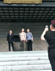 |搞笑GIF动图：阿姨，你是太开心了，假牙都掉了？