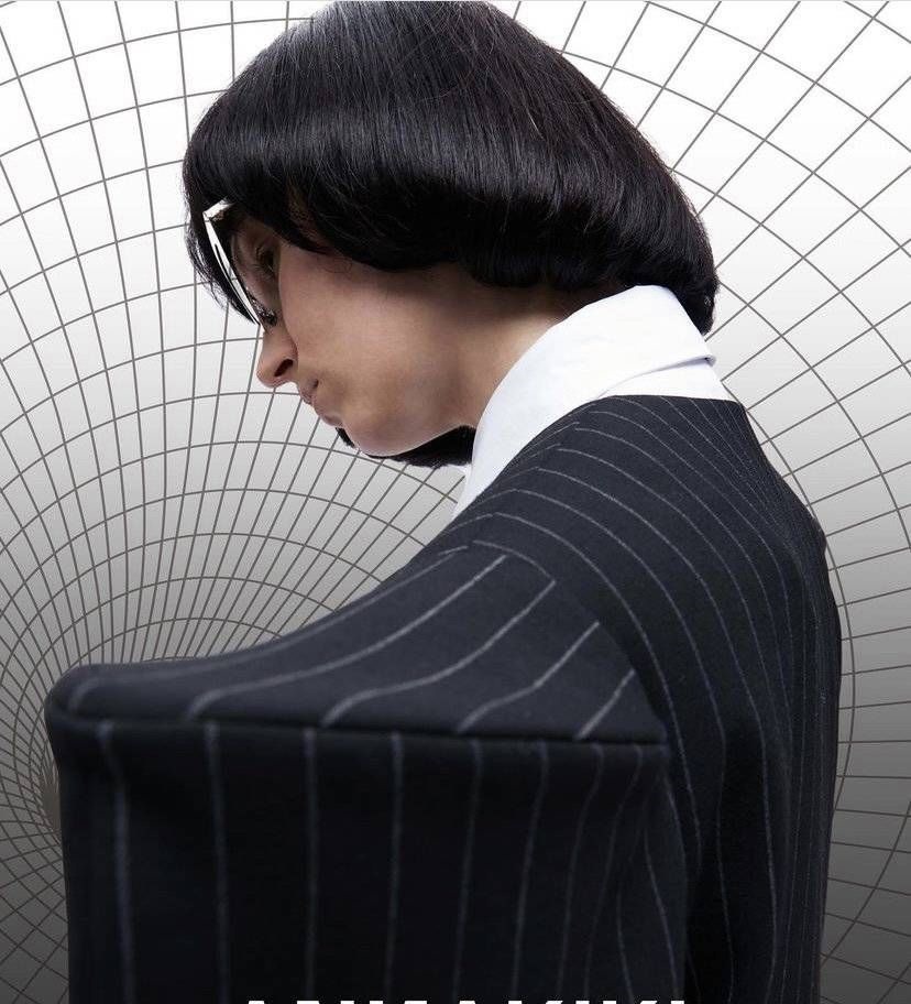 巴黎世家 购时髦:奢侈品大牌也玩赛博朋克?|封面天天见·逛姐出街