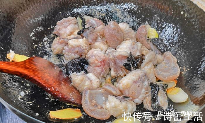 鱼肉|入秋后,遇到此鱼别不懂吃,营养极高,女性要多吃,炖豆腐吃最香