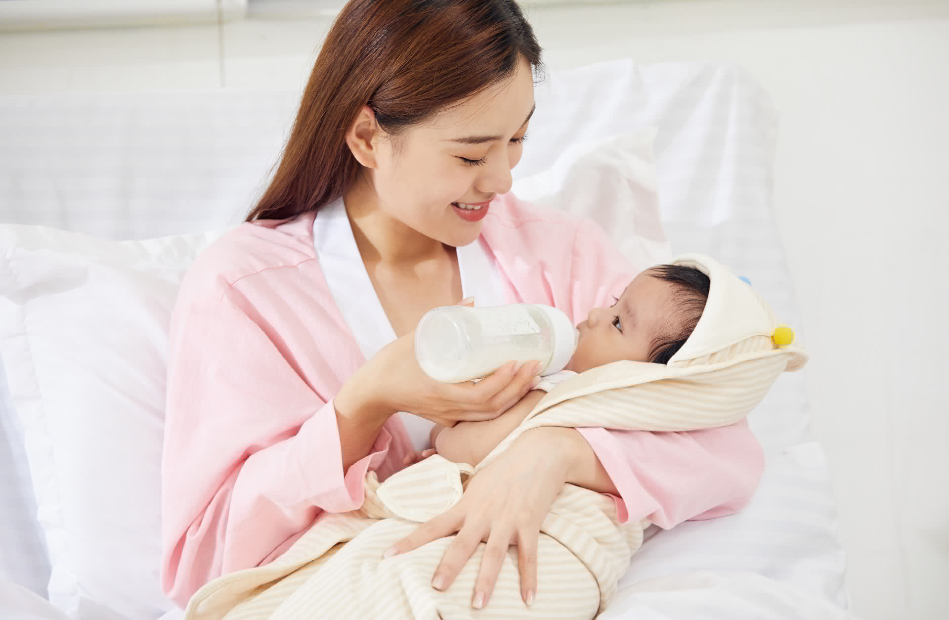 人生|同龄女性,25岁生娃和35岁生娃,过的人生有什么不同?