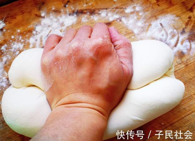 包子|蒸包子最忌直接上锅蒸,谨记3个窍门,包子又香又软不塌陷