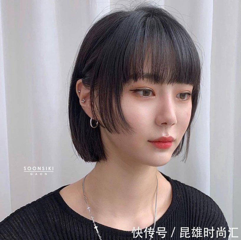 发尾 这4款初秋发型在韩国爆红,内层挑染显脸小,一刀切更性感有个性