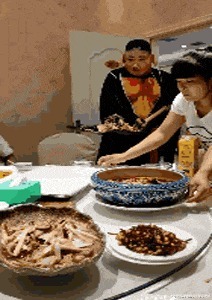 |搞笑GIF:这女生大概再也不敢去推车了,别问俺怎么知道的