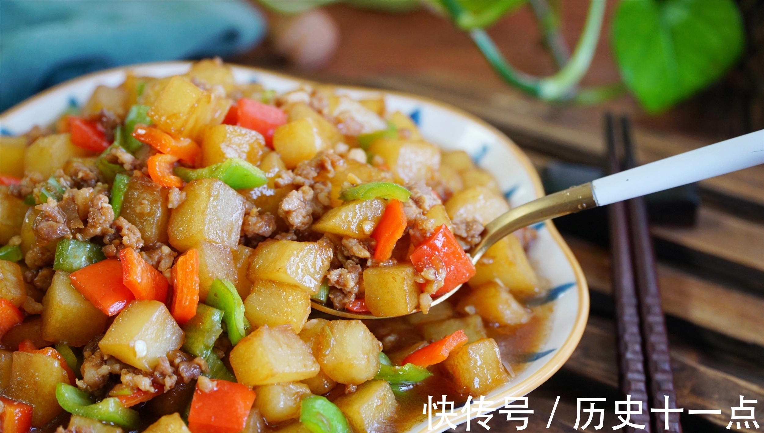 调味料|夏秋换季，土豆的最佳吃法，“贴秋膘”很营养，秋季下饭好菜