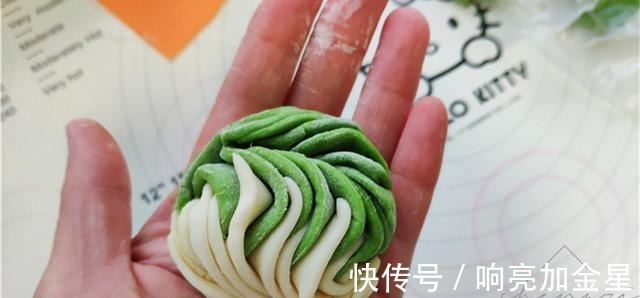 晒晒我家早餐,又香又软营养充足,网友花卷也能怎么惊艳!