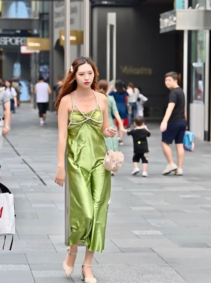 芭娜娜 小姐姐芭娜娜的身材, 真的是太棒了, 很符合她的穿搭!