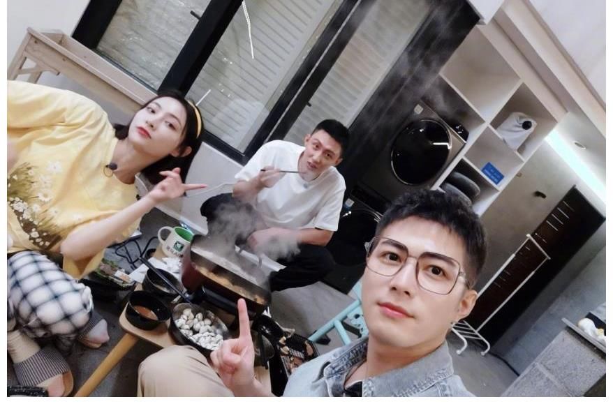 家庭组|《做家务的男人》第三季回归：为何会有女生室友存在，节目的内核变了吗？