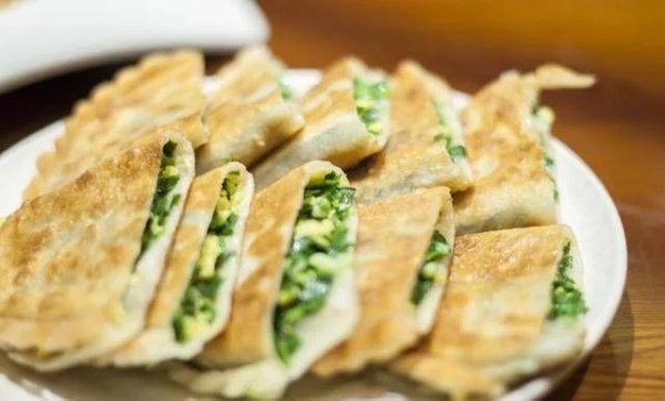 炒韭菜别急着往锅里倒,添加另一个步骤,韭菜又脆又好吃