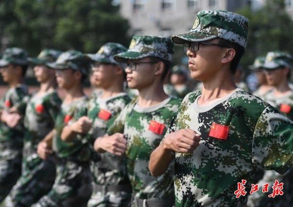 果壳里的宇宙|十五岁大学生的军训生活