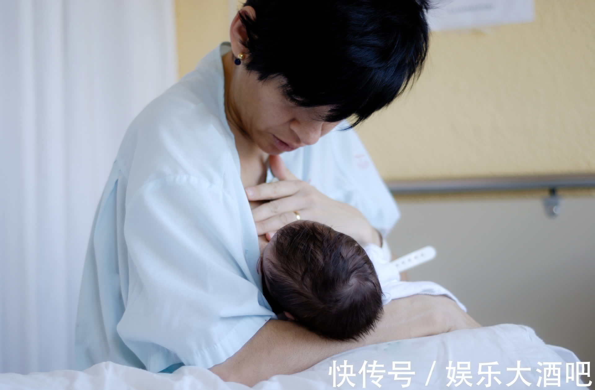 嘴巴|新生儿出生自带的4种现象,是孩子聪明的表现,家长别大惊小怪