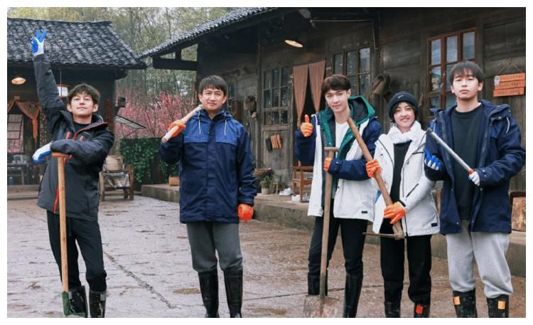 黄磊何炅商量拼床,看到彭昱畅的反应,学霸和学渣的区别很明显