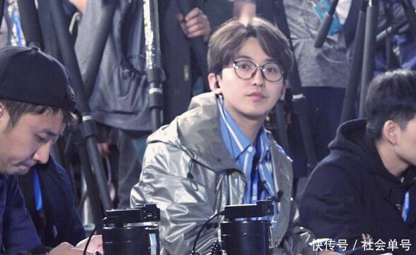 還記得《奔跑吧》最帥的導演嗎跑男結束后竟變成這樣，讓人意外