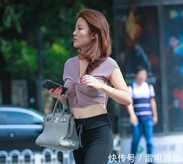 街拍 街拍 紧身打底裤的魅力有多大, 爱健身的女人都懂!