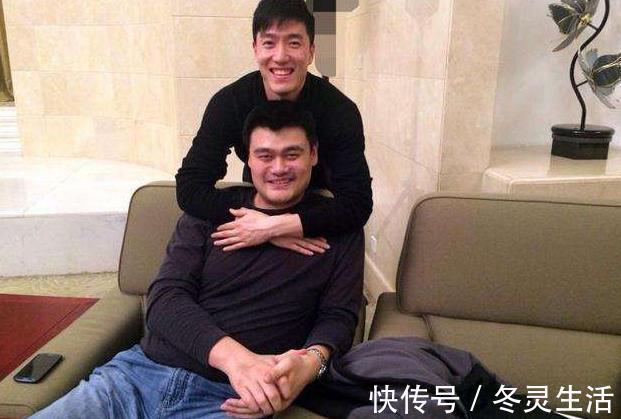 中国文化|参观姚明在美国的家,旁边有一个大湖畔,出行是用宝马为代步工具