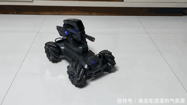 电池|全向轮轻松操控,动作智能编程:百思童智能遥控机甲评测