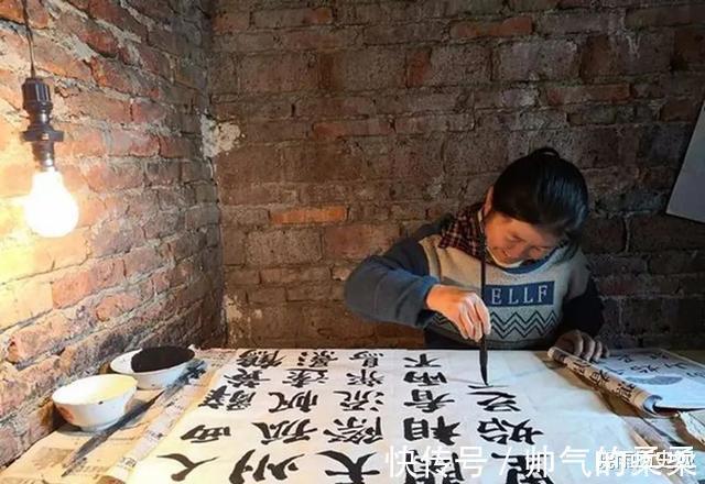 练习!她只是一个农村妇女,却花了20年练习书法,专家看后没有艺术感