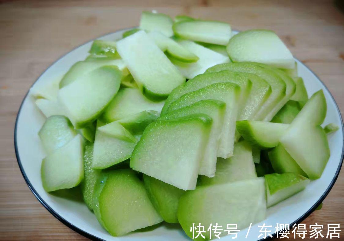 这瓜既是水果又是菜,疏肝止咳本领大,加鸡蛋一炒,比黄瓜更美味