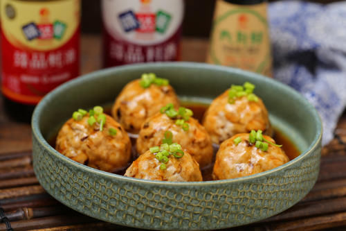 玉米淀粉|肉丸子不用油炸,蒸一蒸就上桌,香嫩好吃营养不流失,老少皆宜
