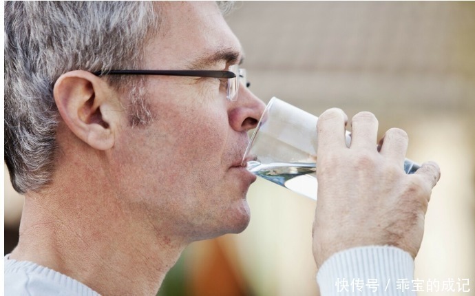 膳食纤维|糖尿病人为什么总有便秘困扰?解决便秘问题,需要从这4件事入手