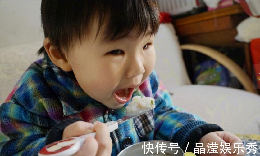 饮食习惯|4岁男童吃半年“毒早餐”,经常生病还不长个,有些家长天天喂