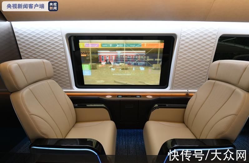 车窗|无人驾驶、5G、主动防撞……来看中车新下线的新型都市快轨列车
