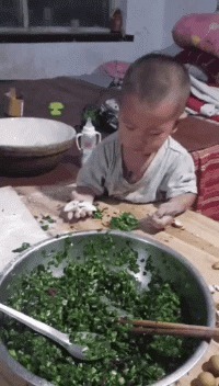 |搞笑GIF趣图小姐姐,你这样甩来甩去,这个外卖还能吃吗?