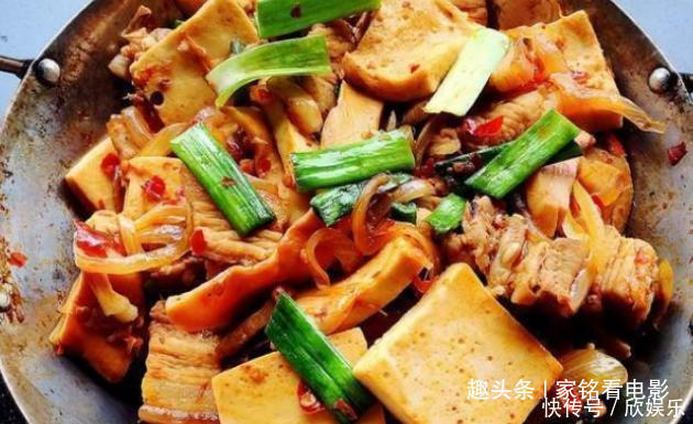 爆款美食:蒜苗炒千页豆腐、双椒拌藕片、果香咖喱鸡、孜然鸡胗