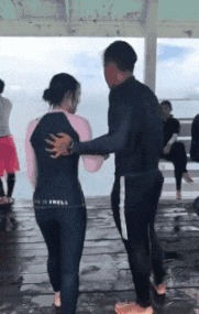 绳子|“绑根绳子能防止沙子掉吗”没看到那两根棍子吗哈哈哈