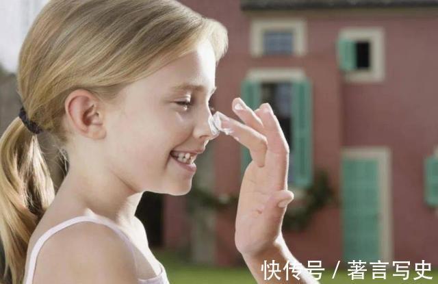 小杰|男孩鼻子流血,爸爸的三个果断做法,值得很多家长学习