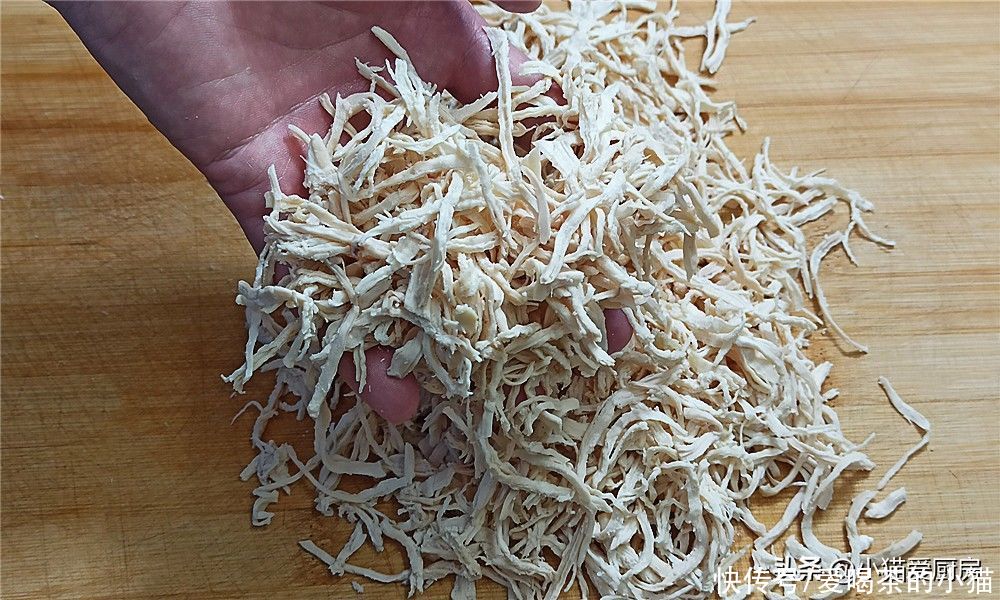 做法|教你不一样的棒棒鸡制作方法，做法简单，成菜咸香微辣，爽口好吃