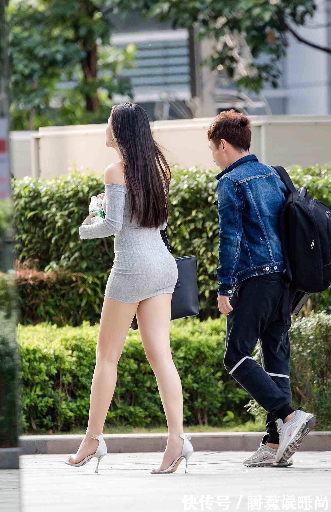 包包 简单方便的连衣裙装扮更加立体显瘦,显得身材妩媚动人,热情洋溢