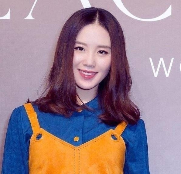 郭碧婷 奔四女人别留这3种“阿姨发型”,自我感觉时髦,其实又土又老气