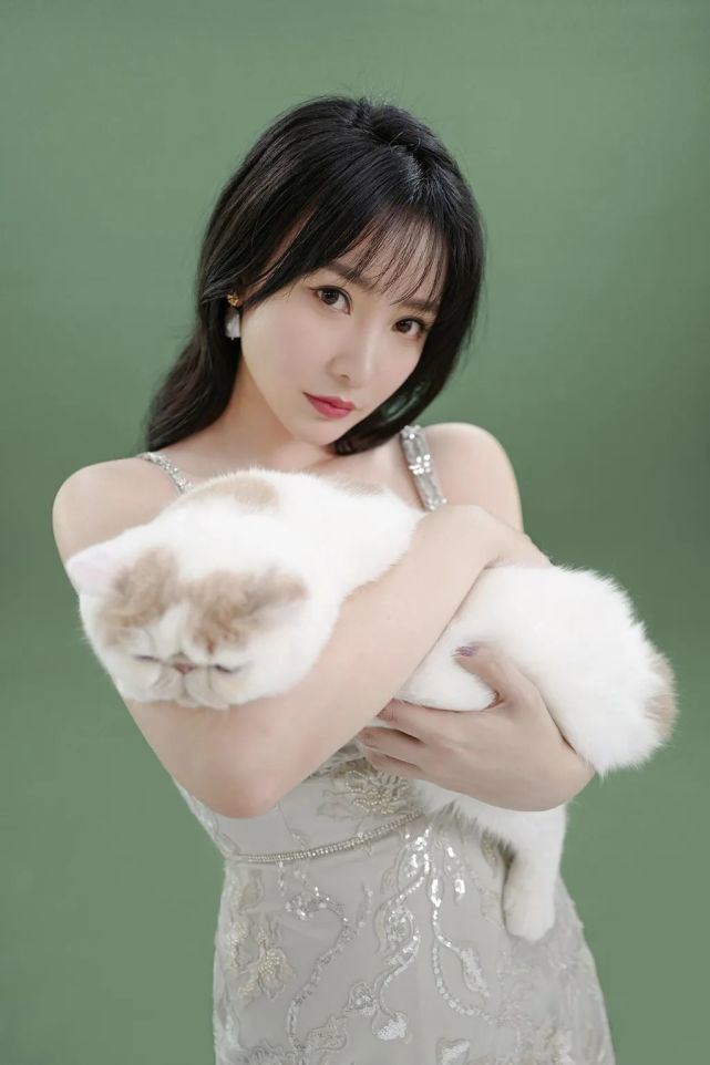 40歲柳巖一天相親兩次被嘲“饑不擇食”，中國女性怎么活得這么難